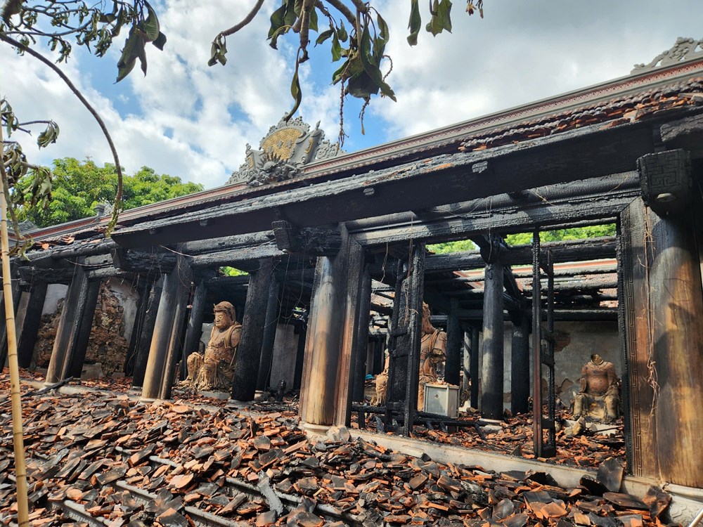 រំកិល​ថ្ម​អាសនៈ​ព្រះពុទ្ធ​សាសនា​តែ​ក្នុង​ពេល​ចាំបាច់​បំផុត - រូបថត ១