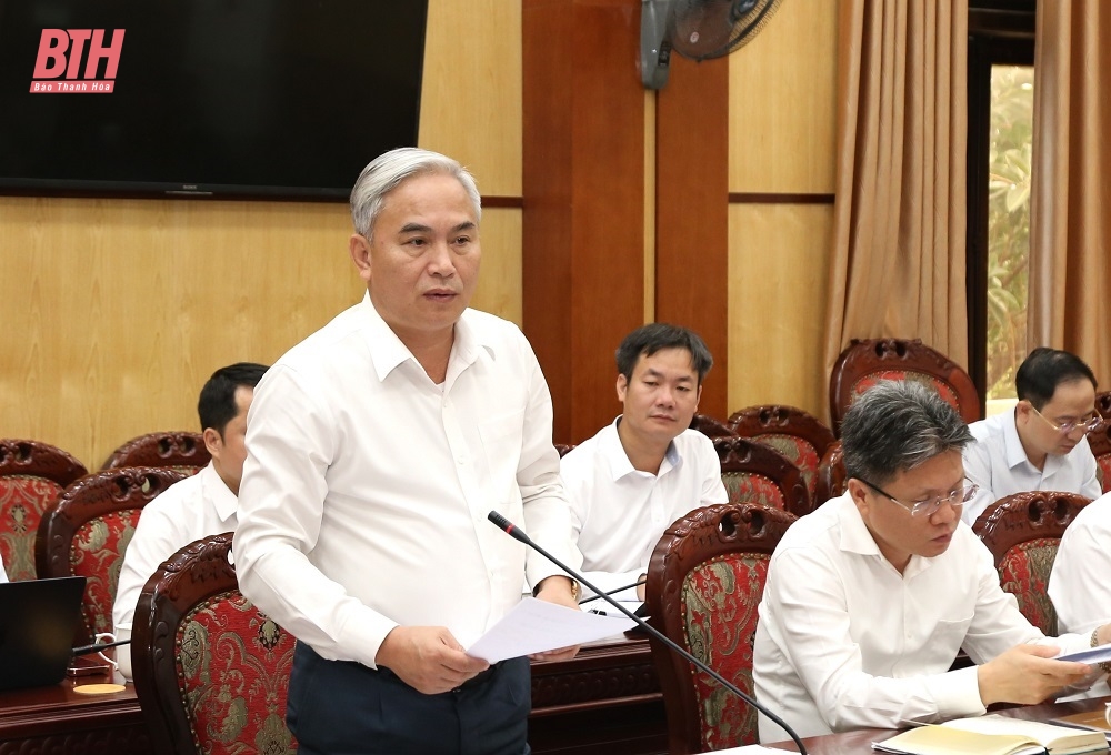 El presidente del Comité Popular Provincial, Do Minh Tuan, recibió y trabajó con el Grupo Nacional de Industrias Minerales y del Carbón de Vietnam.