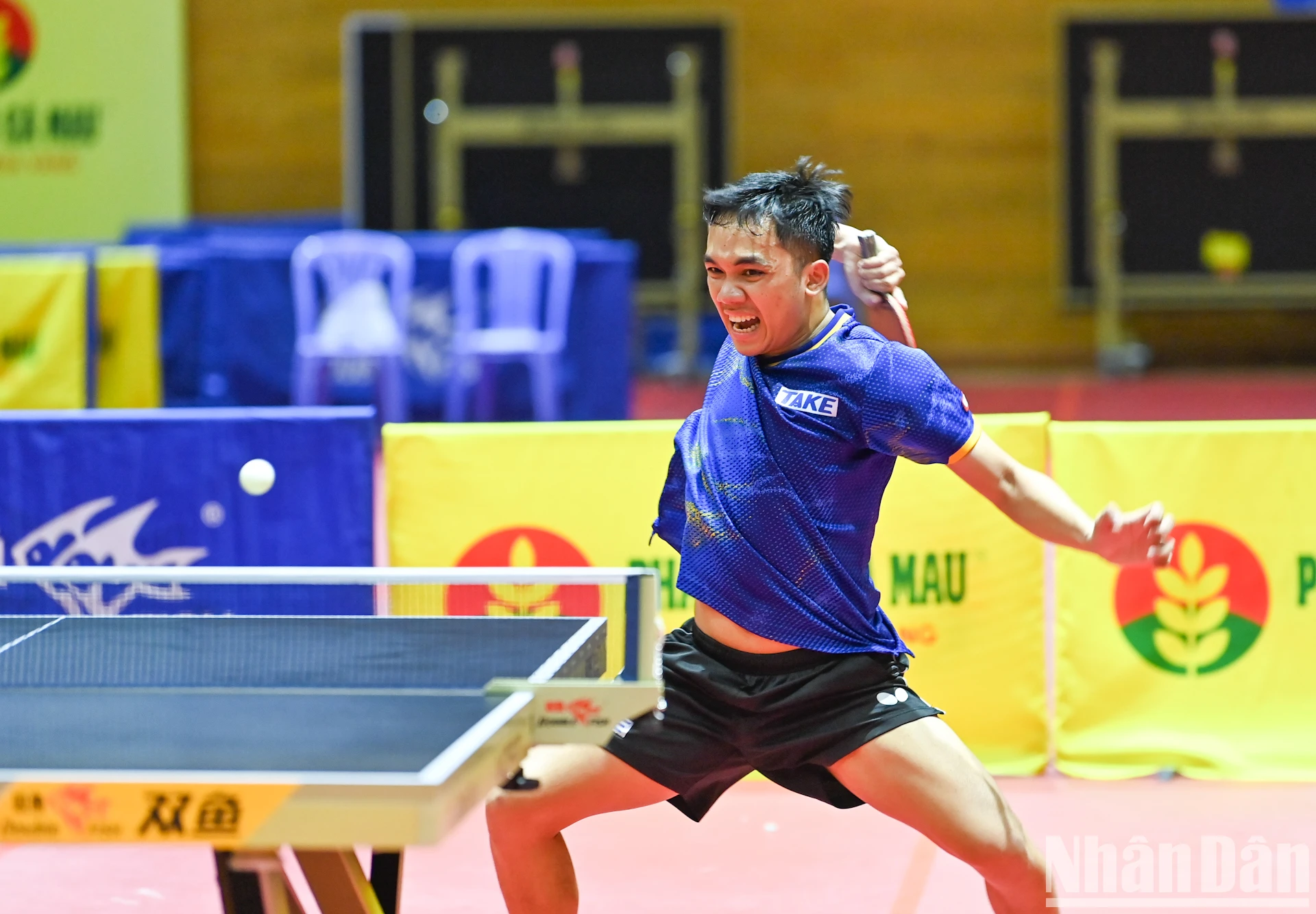 [Photo] Dinh Anh Hoang a remporté le championnat du simple messieurs pour la première fois photo 9