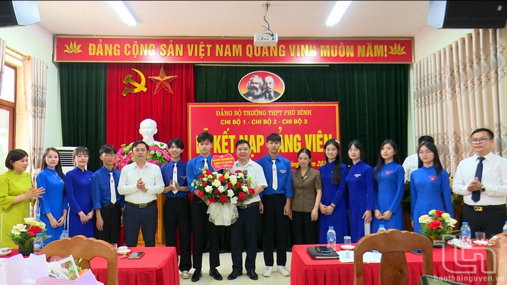 จากการเคลื่อนไหวดังกล่าว สมาชิกสหภาพแรงงานในโรงเรียนมัธยมศึกษาในเขตอำเภอฟู้บิ่ญจำนวนมากได้เติบโตเป็นผู้ใหญ่และได้รับการยอมรับเข้าเป็นสมาชิกพรรค