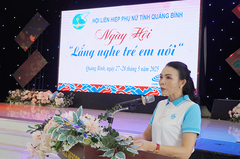 Đại diện lãnh đạo Hội Liên hiệp Phụ nữ tỉnh phát biểu tại ngày hội.