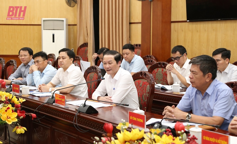 El presidente del Comité Popular Provincial, Do Minh Tuan, recibió y trabajó con el Grupo Nacional de Industrias Minerales y del Carbón de Vietnam.