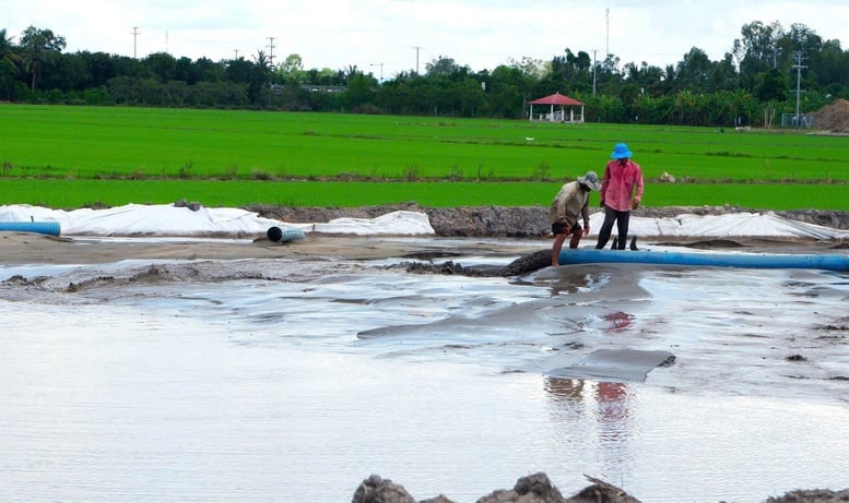 Tháo gỡ khó khăn về vật liệu cho cao tốc Châu Đốc - Cần Thơ - Sóc Trăng tăng tốc vượt kế hoạch- Ảnh 2.