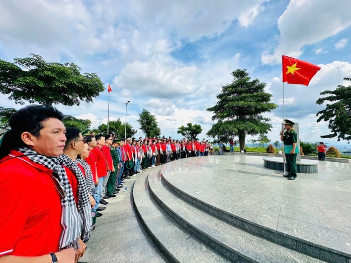 “Theo dấu chân cuộc Tổng tiến công và nổi dậy mùa Xuân 1975”: Về với biên cương Tổ quốc- Ảnh 1.
