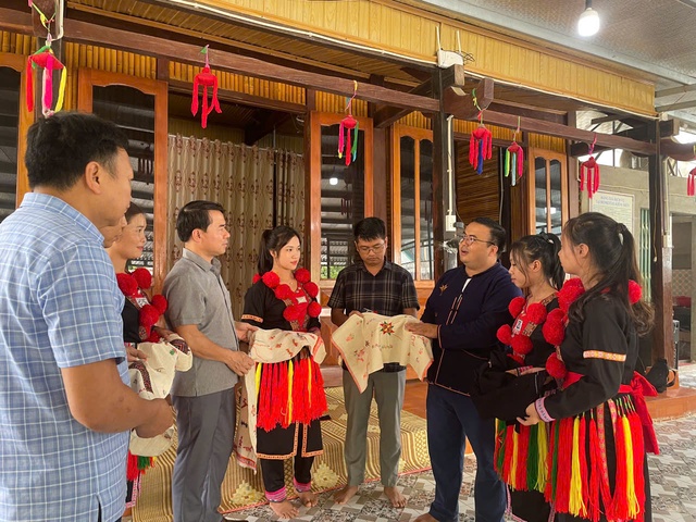 Giữ 'lửa' văn hóa Dao- Ảnh 2.