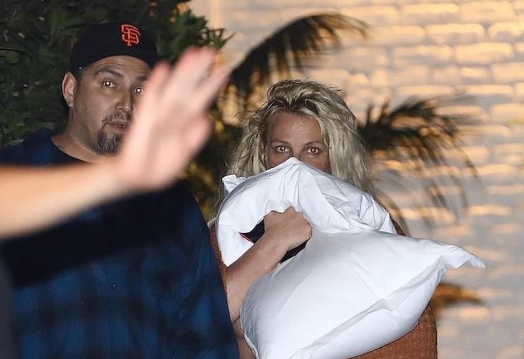 Britney Spears đăng video nhảy múa lạ, cư xử bất ổn ở nơi công cộng - 4