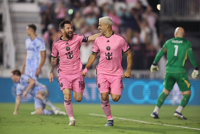 Lý do Messi và Suarez bất ngờ thành lập 1 CLB bóng đá mới, CĐV phát cuồng- Ảnh 1.