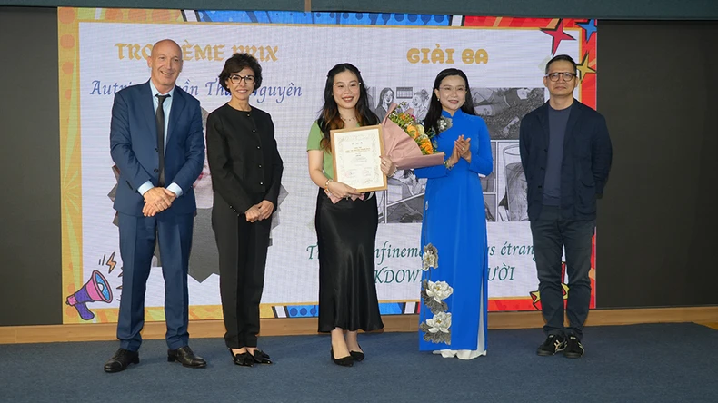 พิธีมอบรางวัลการประกวดการเขียนการ์ตูนครั้งที่ 1 ภาพที่ 2