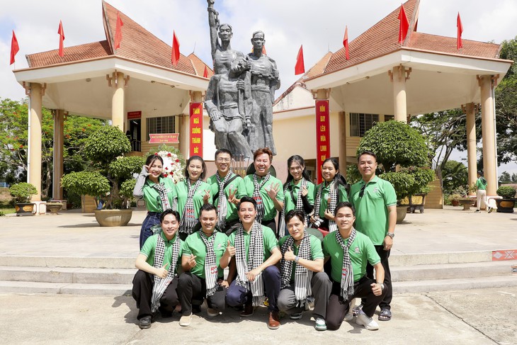 Nghệ sĩ TP.HCM tưởng nhớ anh hùng liệt sĩ tại ngục Kon Tum, nhà lao Pleiku - Ảnh 3.