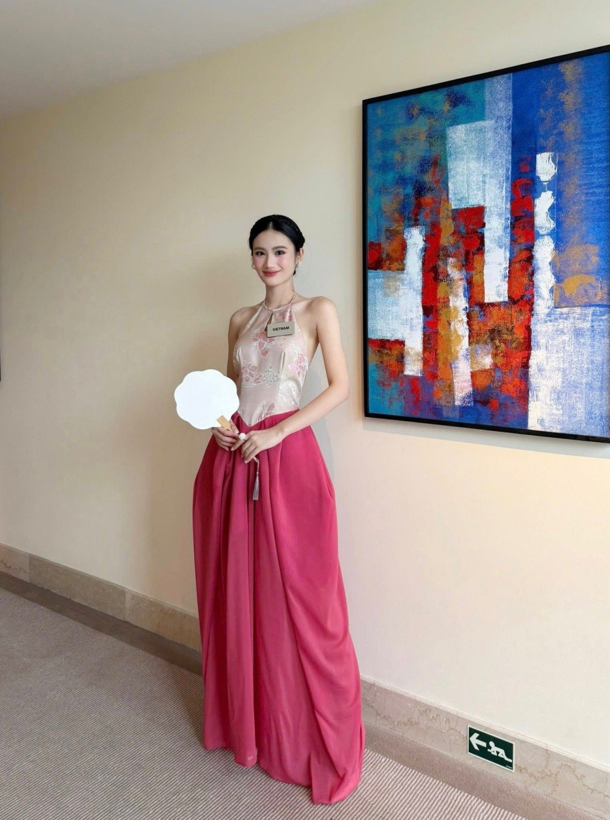 Miss World 2025: Loạt trang phục đậm tinh thần văn hóa Việt của Hoa hậu Ý Nhi - Ảnh 2.