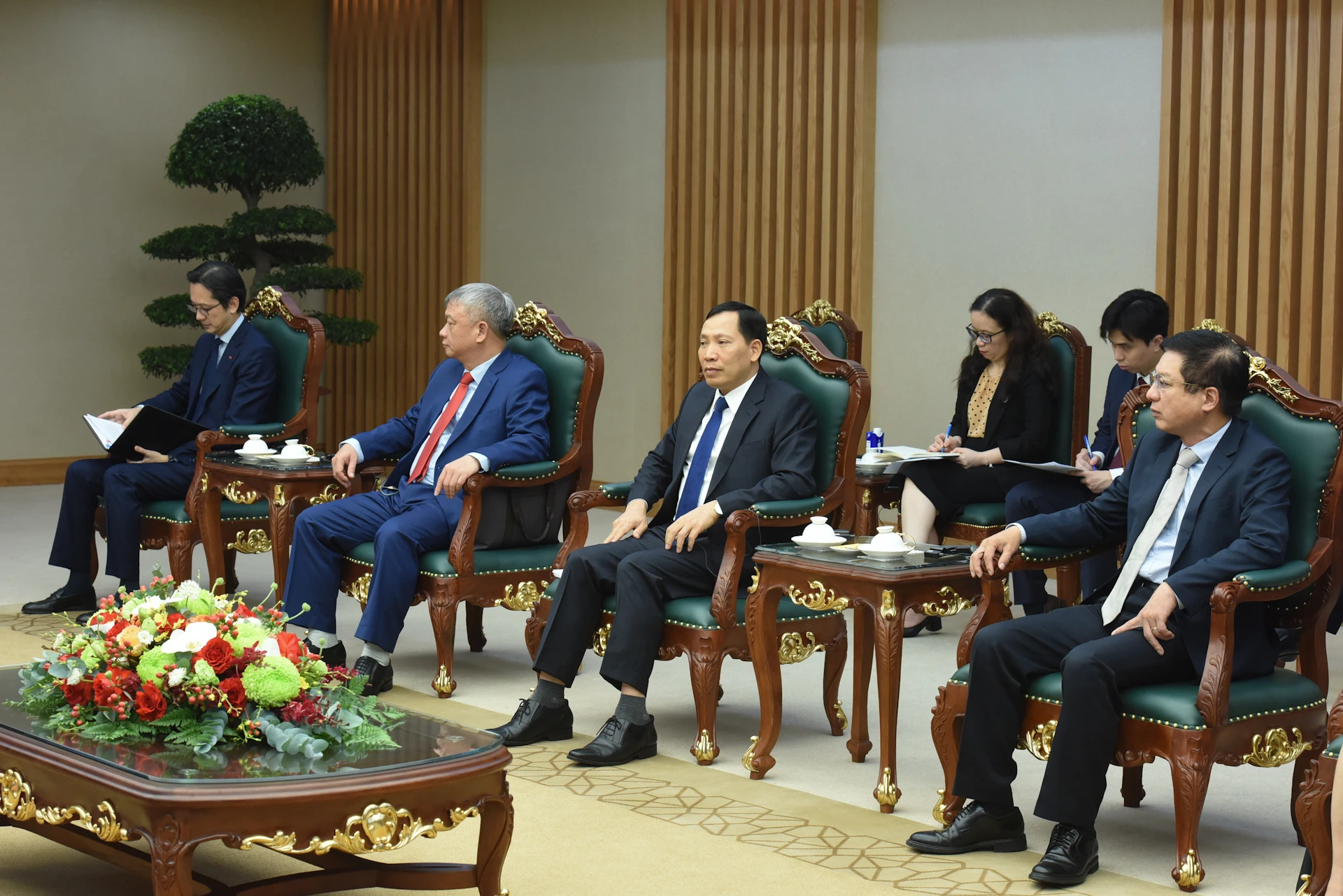 [Foto] Premierminister Pham Minh Chinh empfängt eine überparteiliche Delegation des US-Repräsentantenhauses Foto 4