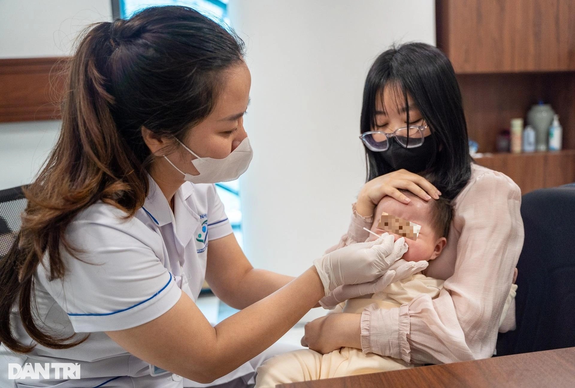 Hà Nội: Gia tăng trẻ nhập viện vì Covid-19, có tình trạng đồng nhiễm - 5