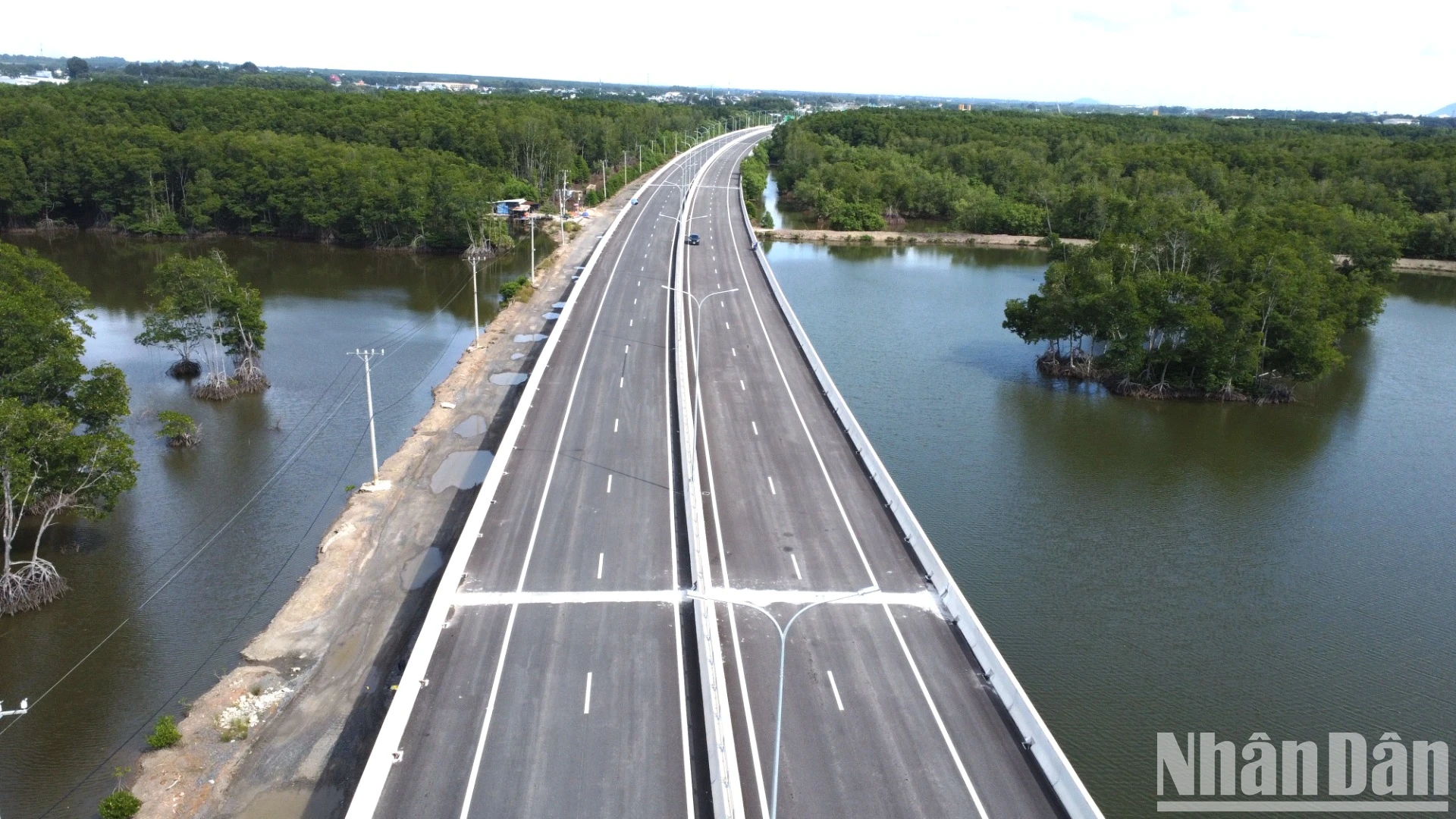 [Foto] Autopista Ben Luc-Long Thanh después de más de 10 años de construcción foto 1
