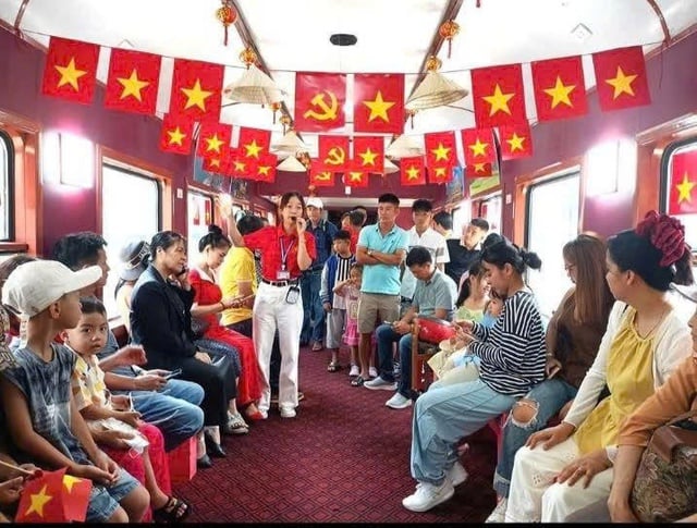 Độc đáo du lịch bằng đường sắt tại Bình Định - Ảnh 2.