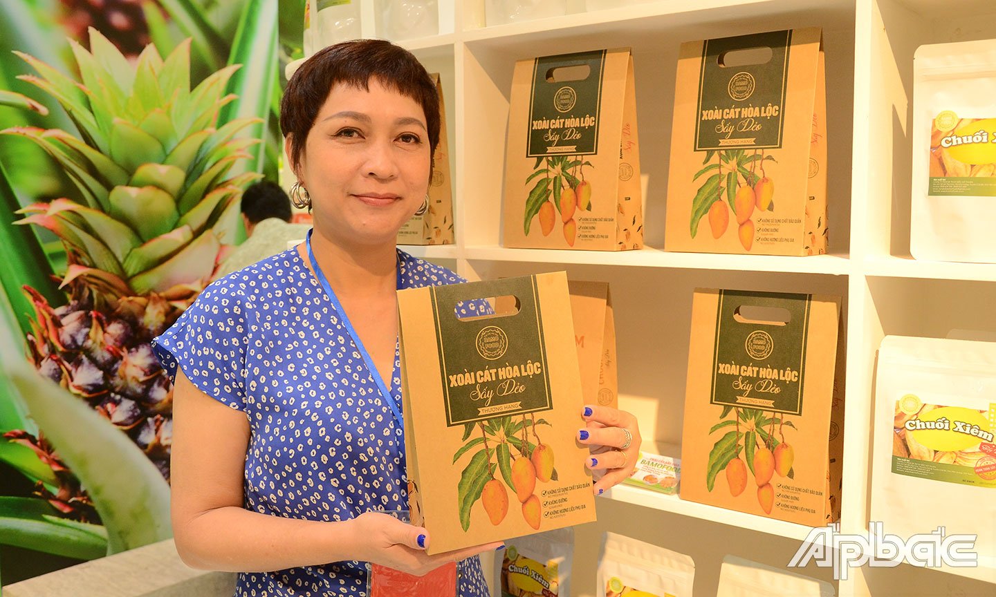 La Sra. Minh Thy y sus productos de mango seco Hoa Loc son conocidos por muchas personas.