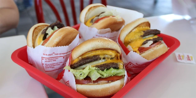 hamburguesa in-n-out.webp