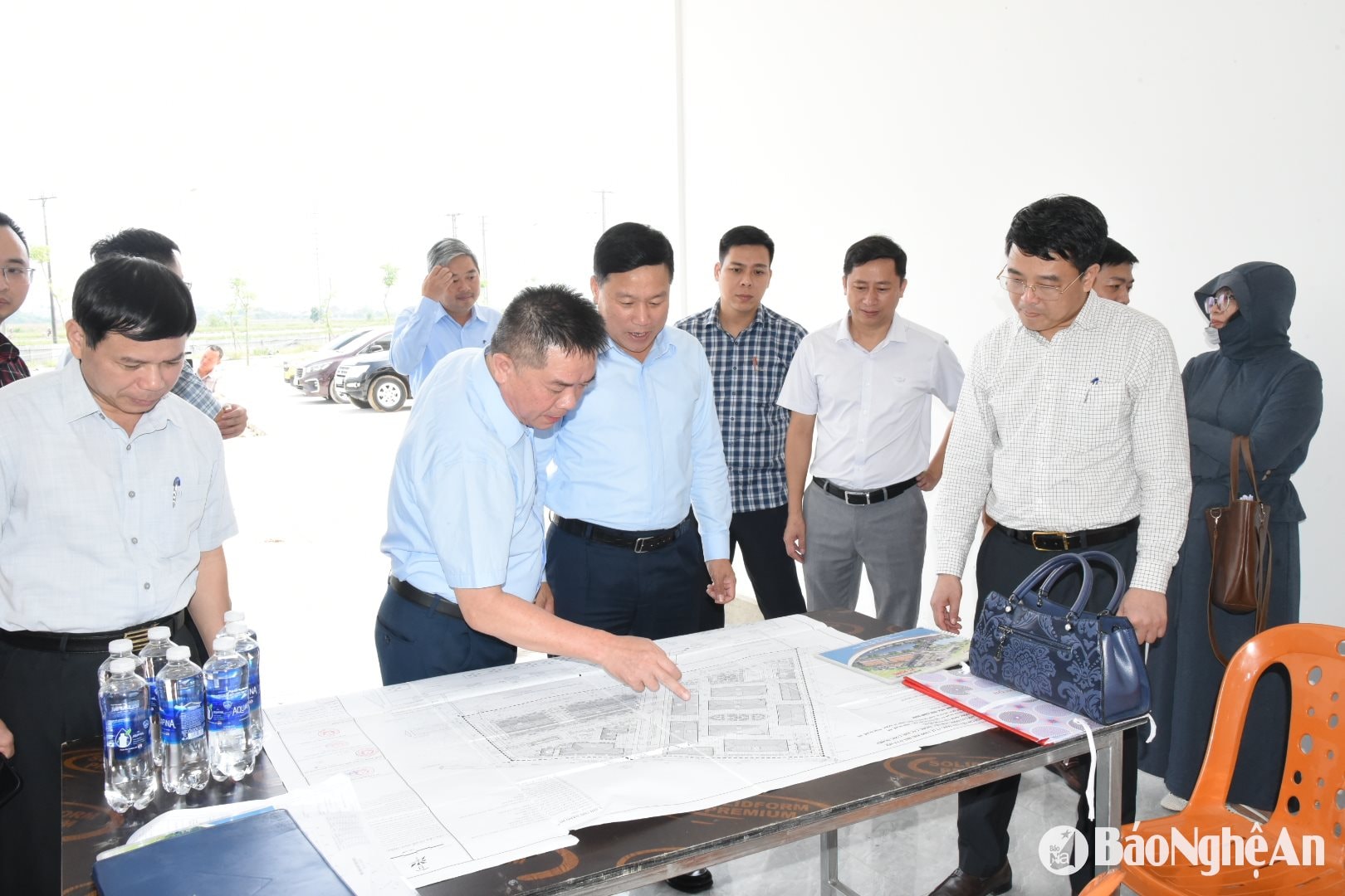 Đoàn công tác thực địa tại Khu nhà ở xã hội ở xã Nghi Xá (Nghi Lộc). Ảnh: Hoài Thu