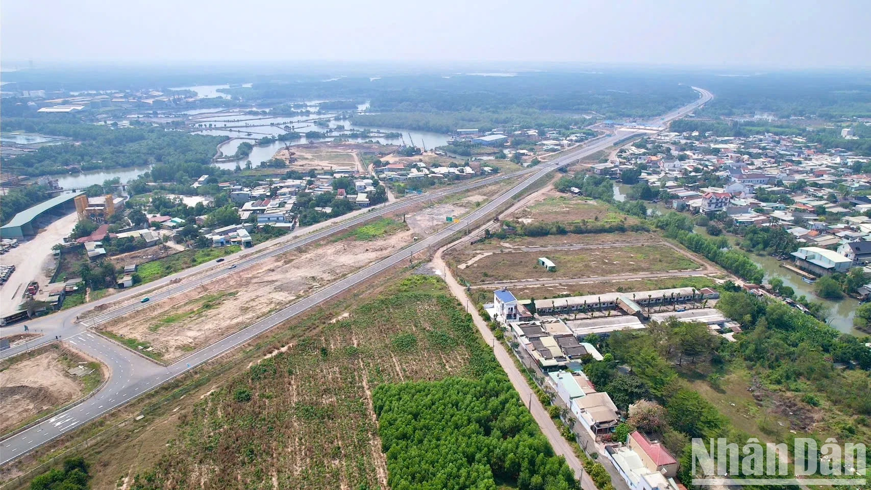 [Foto] Autopista Ben Luc-Long Thanh después de más de 10 años de construcción foto 4