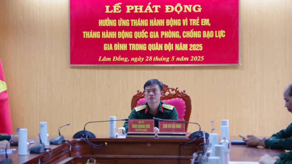 Đại tá Đàm Quang Đức - Phó Chỉ huy trưởng Bộ CHQS tỉnh chủ trì Hội nghị tại điểm cầu Bộ CHQS tỉnh Lâm Đồng