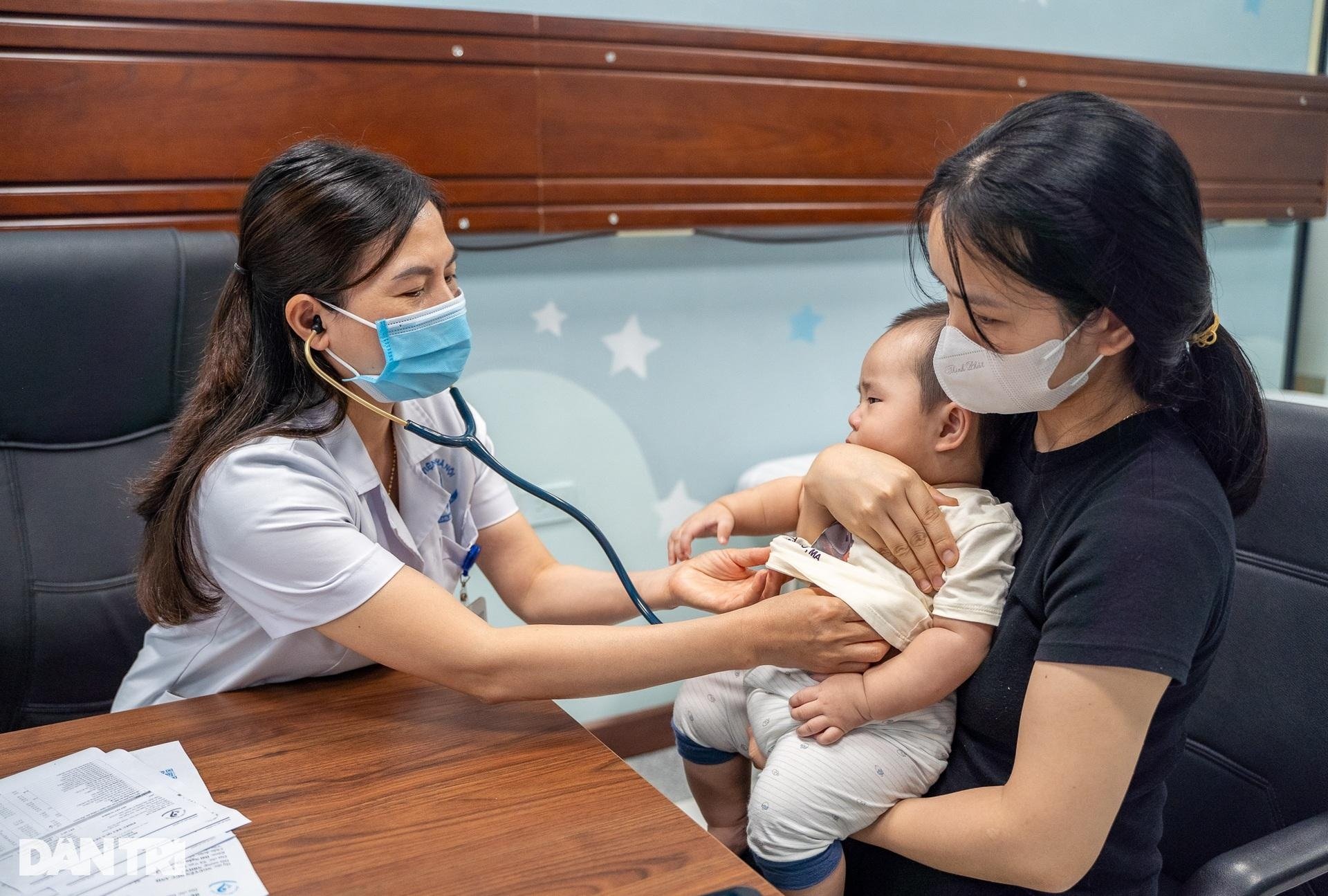 Hà Nội: Gia tăng trẻ nhập viện vì Covid-19, có tình trạng đồng nhiễm - 3