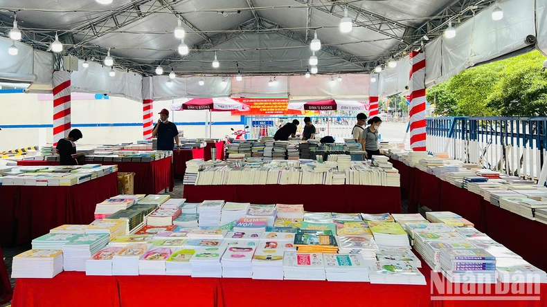 Photo 1 du Salon du livre jeunesse d'été 2025