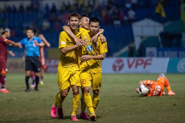 Bảng xếp hạng V-League mới nhất: Đà Nẵng phải giành giật 'sự sống', HAGL chưa thoát hiểm- Ảnh 2.