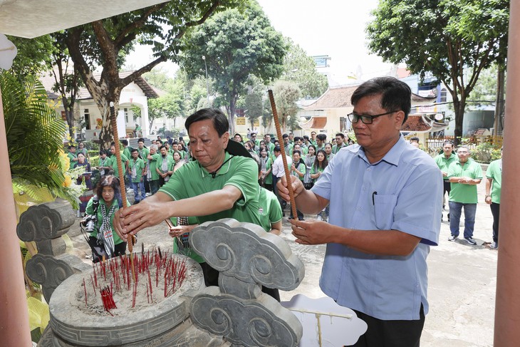 Nghệ sĩ TP.HCM tưởng nhớ anh hùng liệt sĩ tại ngục Kon Tum, nhà lao Pleiku - Ảnh 4.