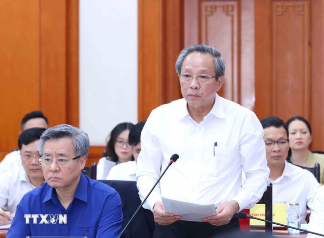 Đồng chí Hoàng Đăng Quang, Ủy viên Trung ương Đảng, Phó Trưởng Ban Thường trực Ban Tổ chức Trung ương trình bày báo cáo tại buổi làm việc. Ảnh: Phương Hoa/TTXVN