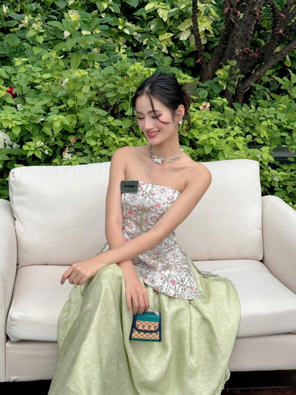 Miss World 2025: Loạt trang phục đậm tinh thần văn hóa Việt của Hoa hậu Ý Nhi - Ảnh 11.