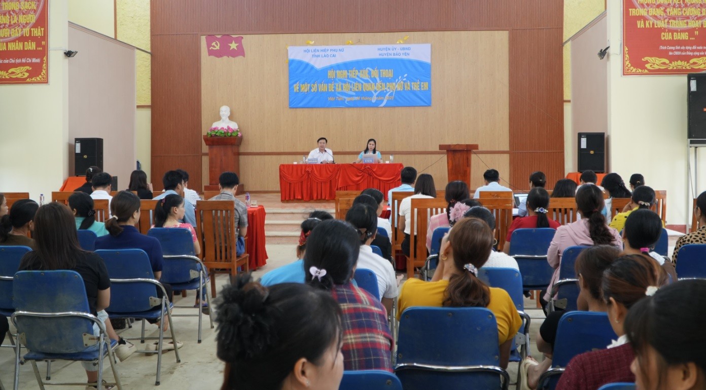quang-canh-hoi-nghi-tiep-xuc-doi-thoai-voi-can-bo-hoi-vien-phu-nu.jpg