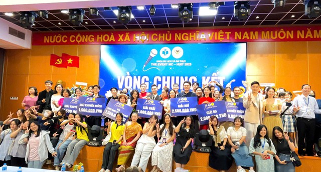 Huỳnh Trọng Đức xuất sắc giành quán quân cuộc thi 'The Event MC Huit 2025' - Ảnh 4.