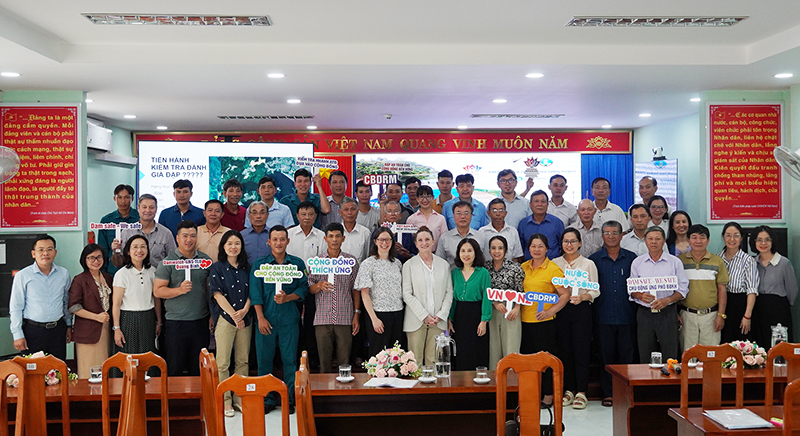 Die Delegation der neuseeländischen Botschaft in Vietnam machte ein Erinnerungsfoto mit den Schulungsteilnehmern.