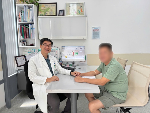 Bị trúng đạn xuyên ngực, người đàn ông may mắn được cứu chữa kịp thời - Ảnh 1.