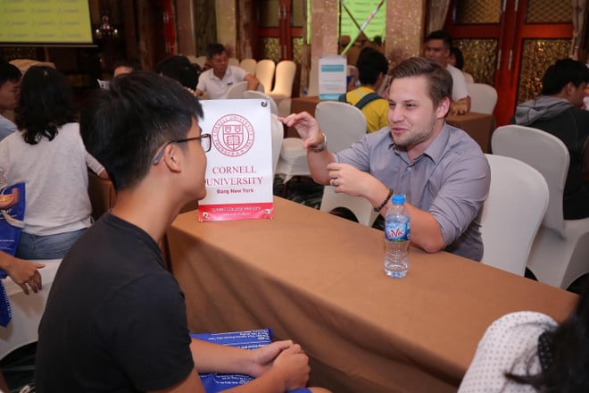 Mỹ dừng phỏng vấn thị thực du học: Học sinh 