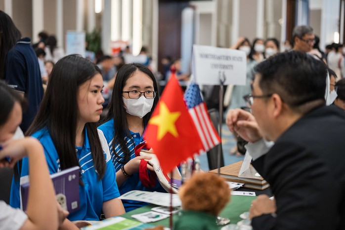 Học sinh Việt như "ngồi trên đống lửa" khi Mỹ tạm dừng phỏng vấn visa du học. (Ảnh minh hoạ: Đại sứ quán Mỹ)