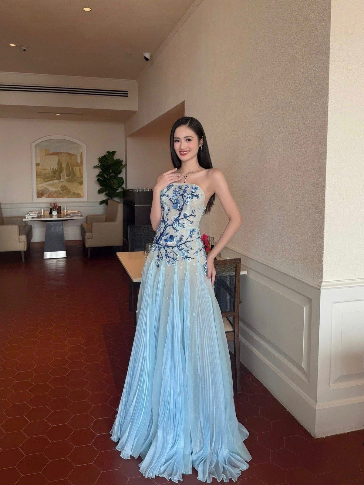 Miss World 2025: Loạt trang phục đậm tinh thần văn hóa Việt của Hoa hậu Ý Nhi - Ảnh 8.