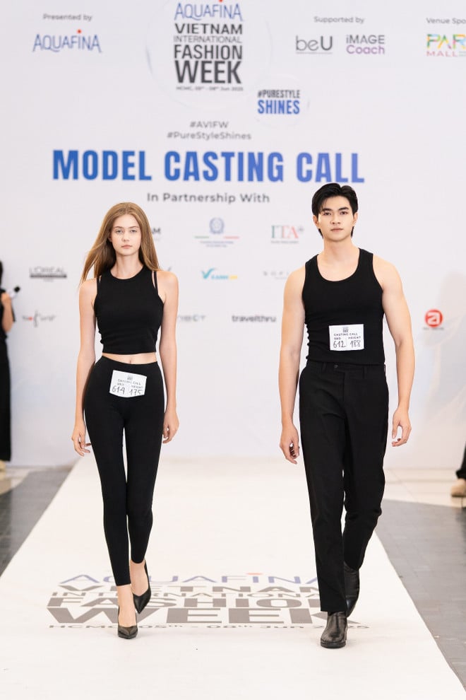 11-models-show-off-the-chance-to-catwalk-on-stage-avifw-2025-1.jpg