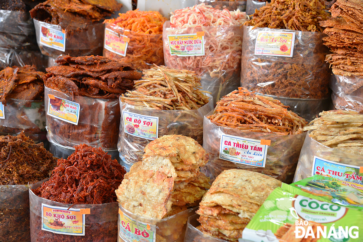 គ្រប់មុខទំនិញដែលដាក់លក់នៅលើទីផ្សារមានចុះបញ្ជីតម្លៃ និងស្លាកសញ្ញា ដើម្បីផ្តល់ភាពស្ងប់ស្ងាត់ដល់អ្នកប្រើប្រាស់។