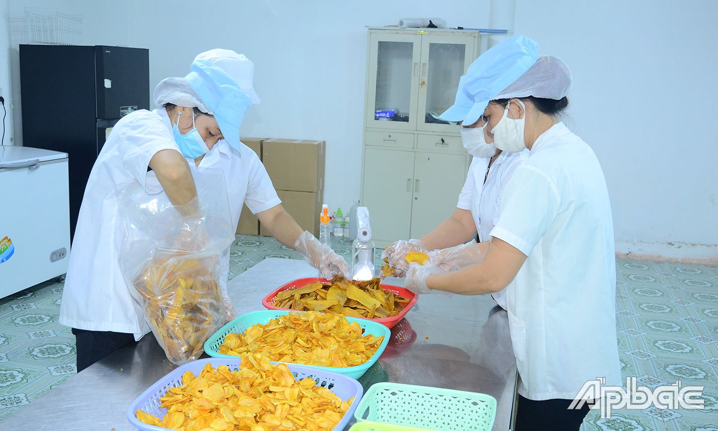 La mayor alegría de la Sra. Minh Thy es crear empleos para muchas mujeres locales.