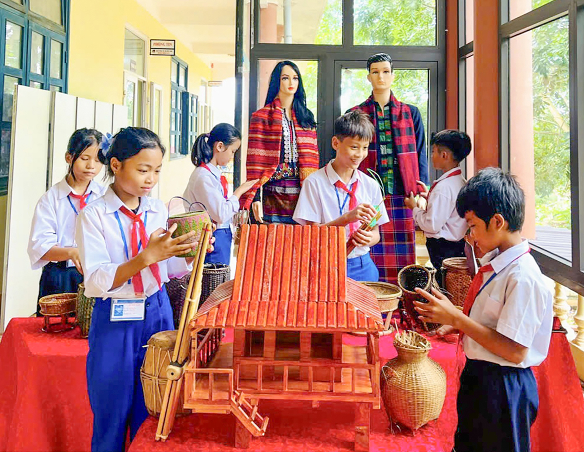 El rincón de la ciudad natal en la escuela