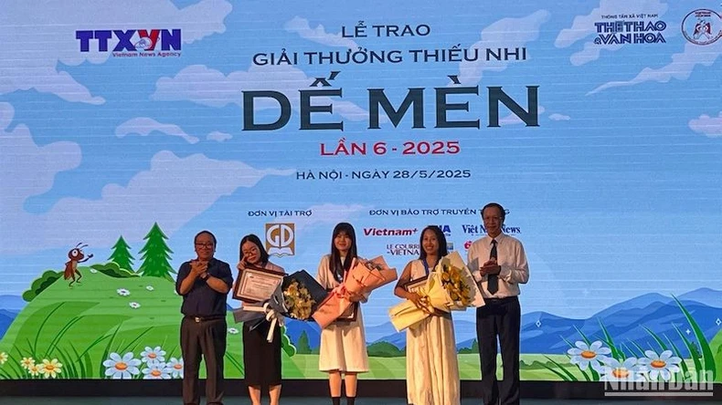 Awarded the De Men Aspiration Award, musician Pham Tuyen is the 2025 De Men Knight photo 2