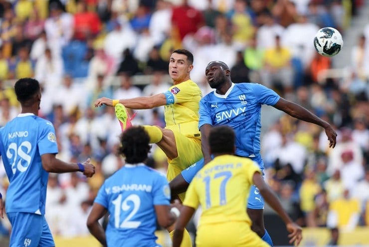 5 ben do Ronaldo anh 5