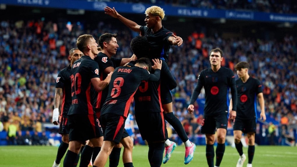 Lamine Yamal gia hạn hợp đồng, nhận mức lương khổng lồ ở Barcelona - 1