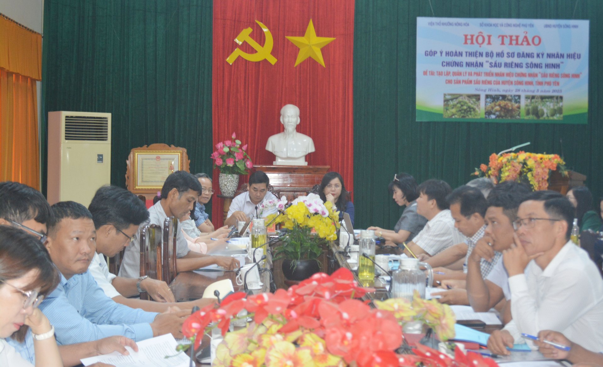 -	Quang cảnh buổi hội thảo