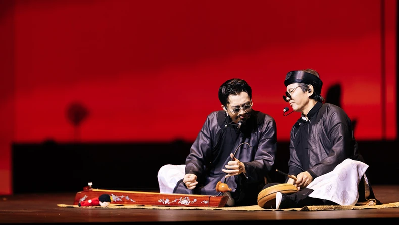 Soobin thăng hoa cùng âm nhạc dân tộc trong solo concert đầu tiên ảnh 1