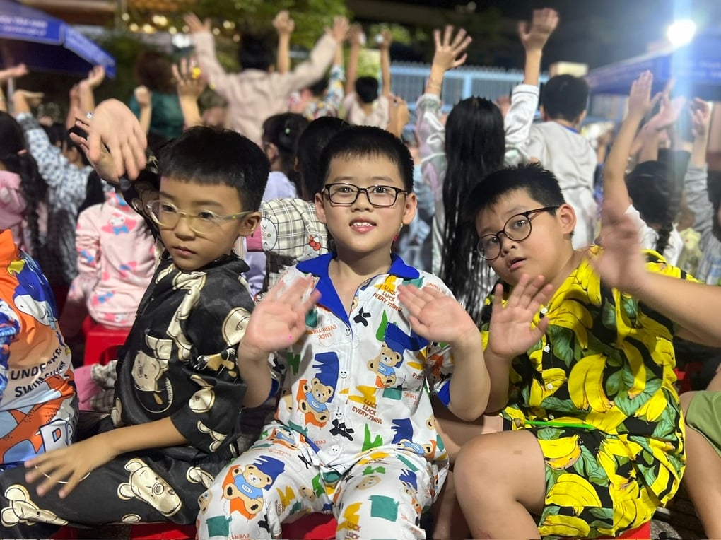 Cho trò mặc pyjama, ngủ lại trường, hiệu trưởng chia sẻ lý do... bất ngờ - 3