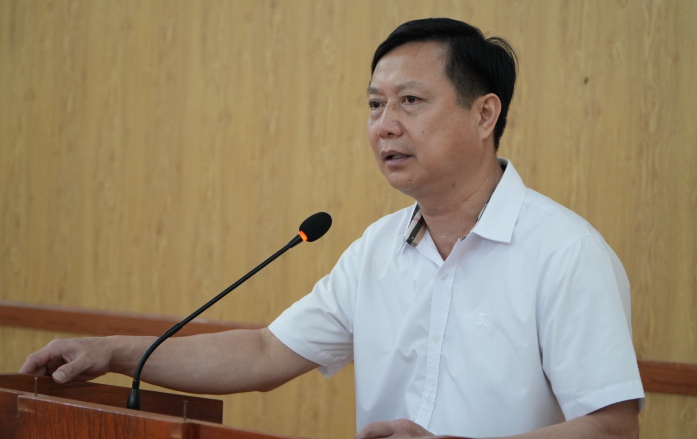 lanh-dao-huyen-bao-yen-tra-loi-lam-ro-them-cac-y-kien-cua-hoi-vien-phu-nu.jpg