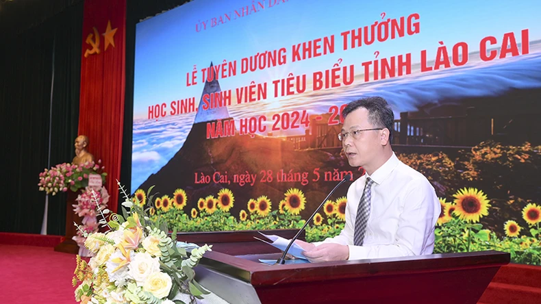 Lào Cai tuyên dương, khen thưởng 500 học sinh, sinh viên tiêu biểu năm học 2024-2025 ảnh 2
