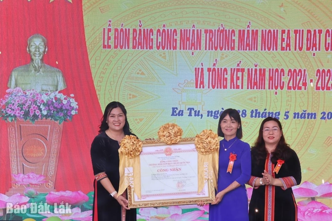 Đại diện lãnh đạo Sở Giáo dục và Đào tạo
