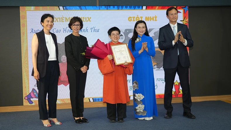 พิธีมอบรางวัลการประกวดการเขียนการ์ตูนครั้งที่ 1 ภาพที่ 1